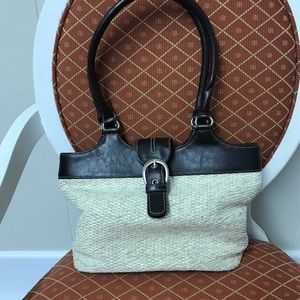 Bundle 4 for $20! Nice summer bag.